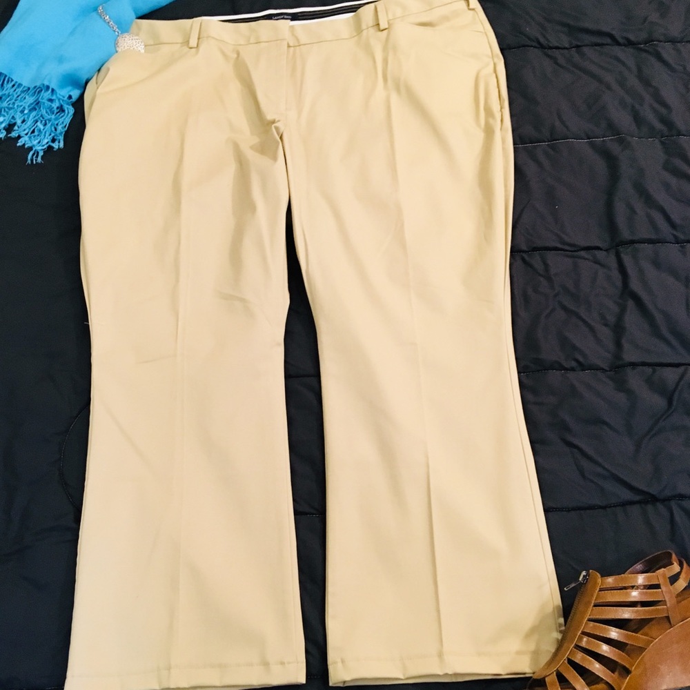 NWOT 24W Land’s End khaki pants